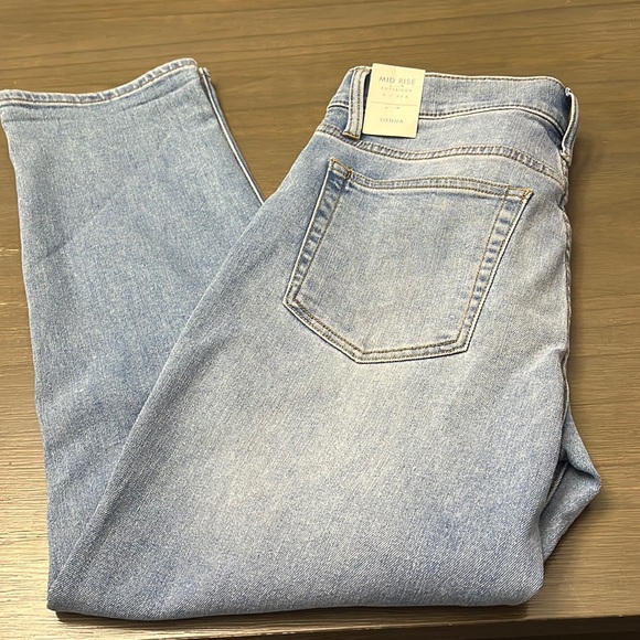 Lucky Brand Denim - NWT! Lucky 🍀 Brand Sienna ankle Jean. 4/ 27A